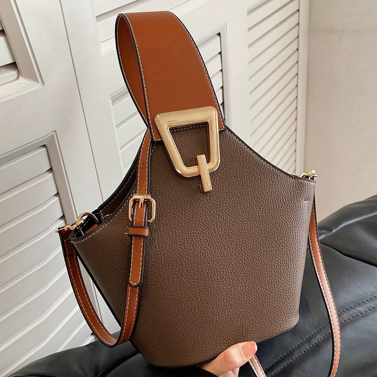 Elegant Women's Fashion Shoulder Bag with Adjustable Strap, Zipper Closure, And Exquisite Lock
