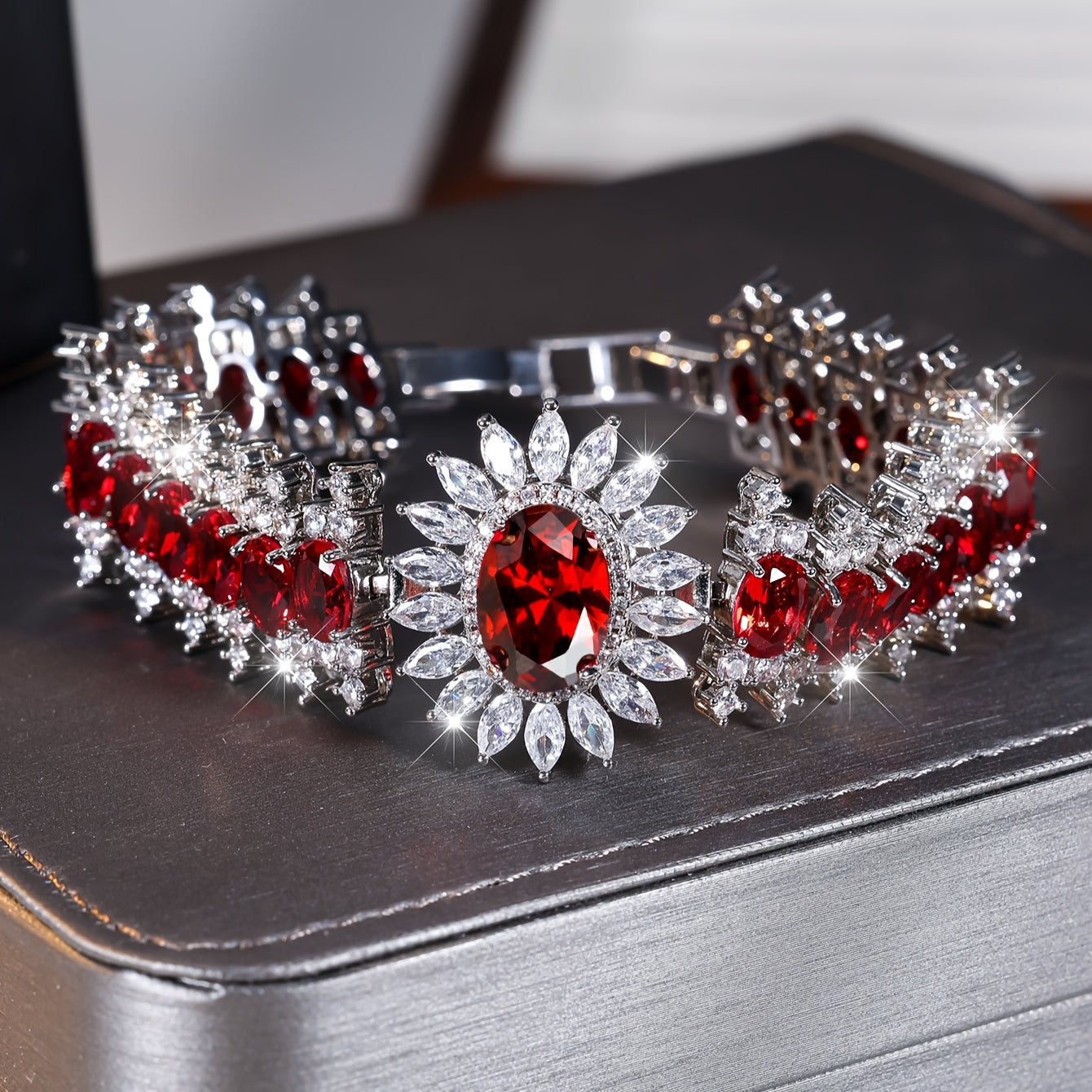 A Fine And Luxurious Red Zirconia Bracelet, A Fashionable And Versatile Ladies' Bracelet