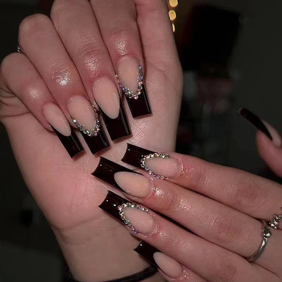 24Pcs Black French Press on Fake Nails Diamonds Bow Design False Nails Elegant Glitter Nail Long Square Full Cover Manicure Tips