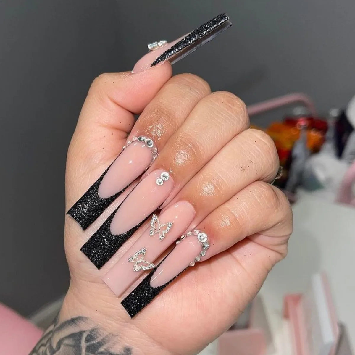 24Pcs Black French Press on Fake Nails Diamonds Bow Design False Nails Elegant Glitter Nail Long Square Full Cover Manicure Tips
