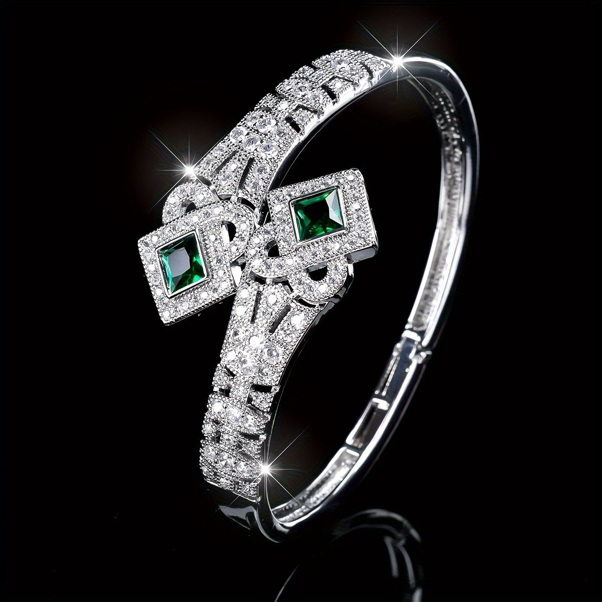 Stylish Bracelet for Women, Featuring A European Vintage Style Synthetic Zirconia Bracelet, Exquisitely Embedded with Synthetic Zirconia